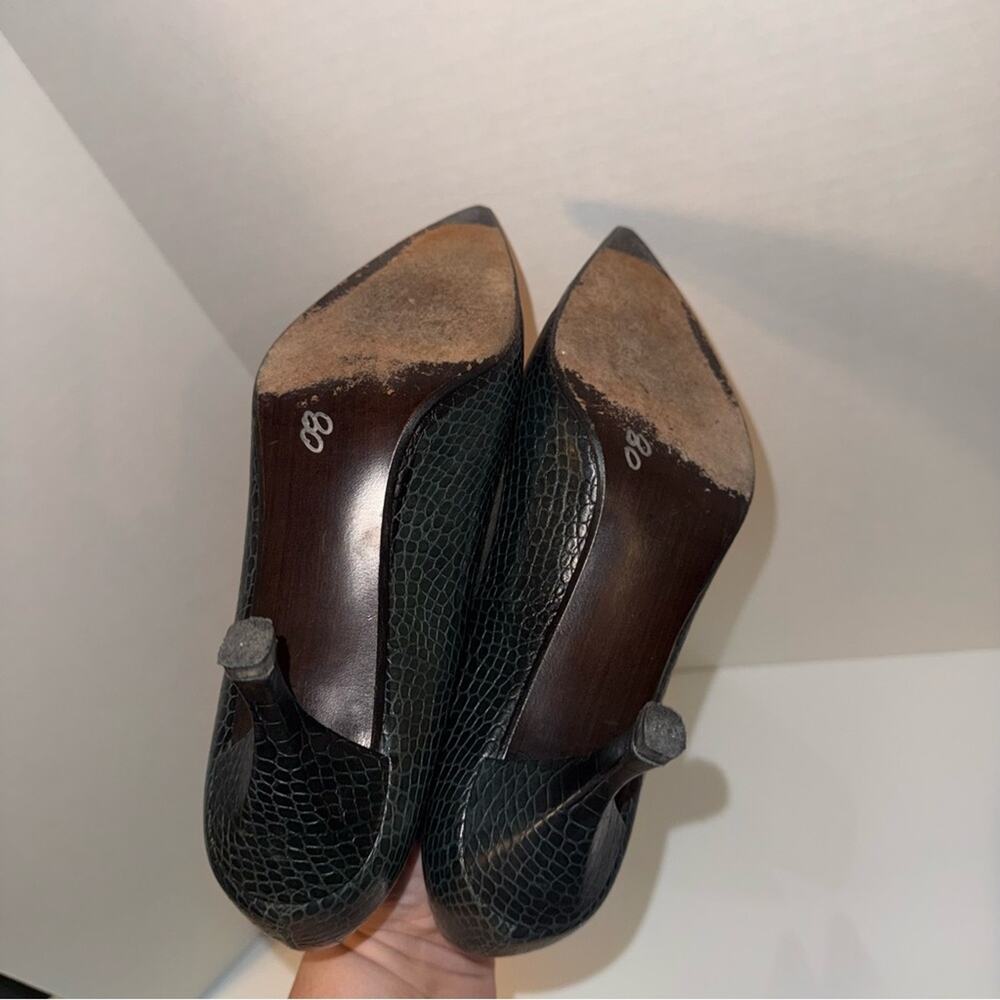 STUART WEITZMAN Pointed Toe Croc-Embossed Women’s Kitten Heels in Dark Green 8 - Picture 7 of 7